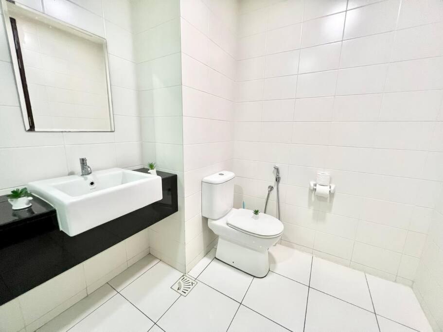 G 1-5Pax Cozy Home Trefoil Setia Alam 100Mps Wifi & Tv Sccc Extérieur photo