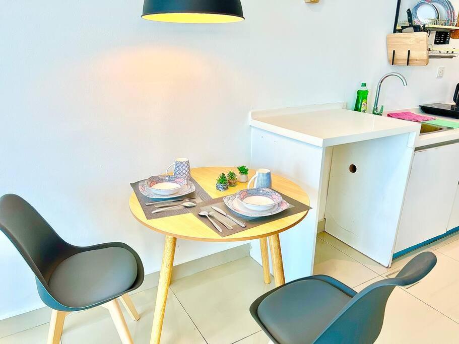 G 1-5Pax Cozy Home Trefoil Setia Alam 100Mps Wifi & Tv Sccc Extérieur photo