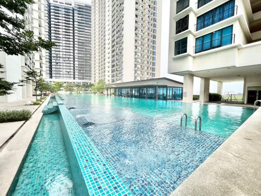 G 1-5Pax Cozy Home Trefoil Setia Alam 100Mps Wifi & Tv Sccc Extérieur photo